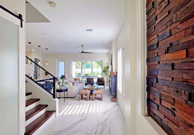 Building Photo - Bold Sarasota Bay Luxury Custom Home, 5 beds/4 baths, Private pool.