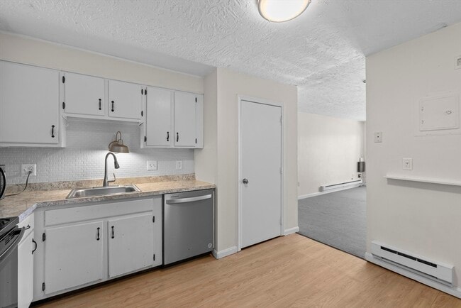 Building Photo - 276 Codman Hill Rd