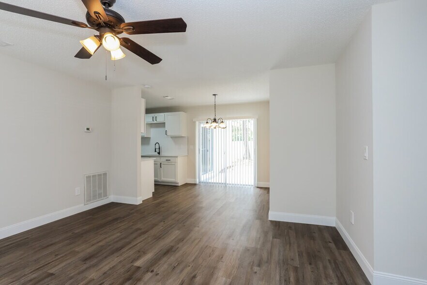 Building Photo - 1038 Bridlewood Way