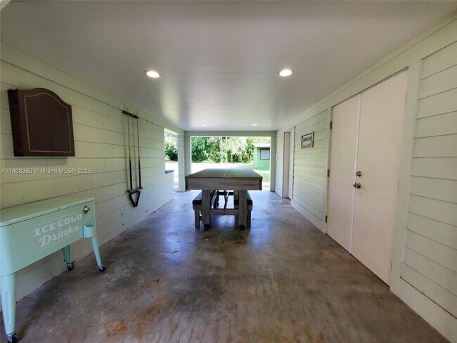 Building Photo - 671 Live Oak Ln