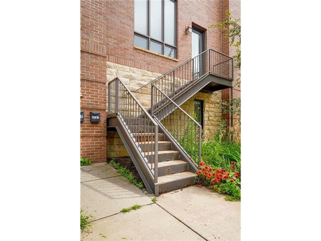 Building Photo - 2707 1st Ave S