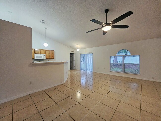 Building Photo - Beautiful 4-bed, 2-bath Home, with Functionality with Style,