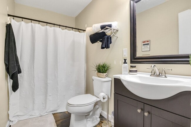 Building Photo - Move In Ready!!