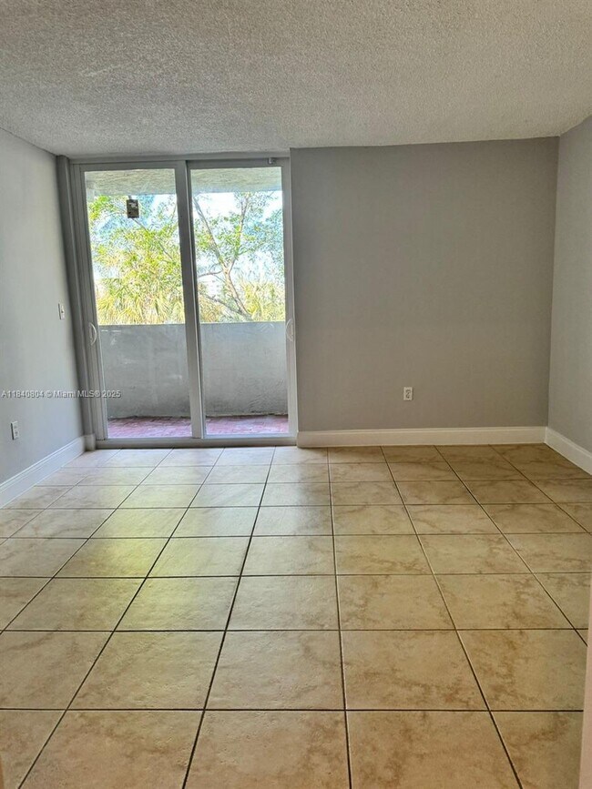 Building Photo - 10090 NW 80th Ct
