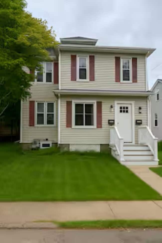 Building Photo - 10 Cranch St