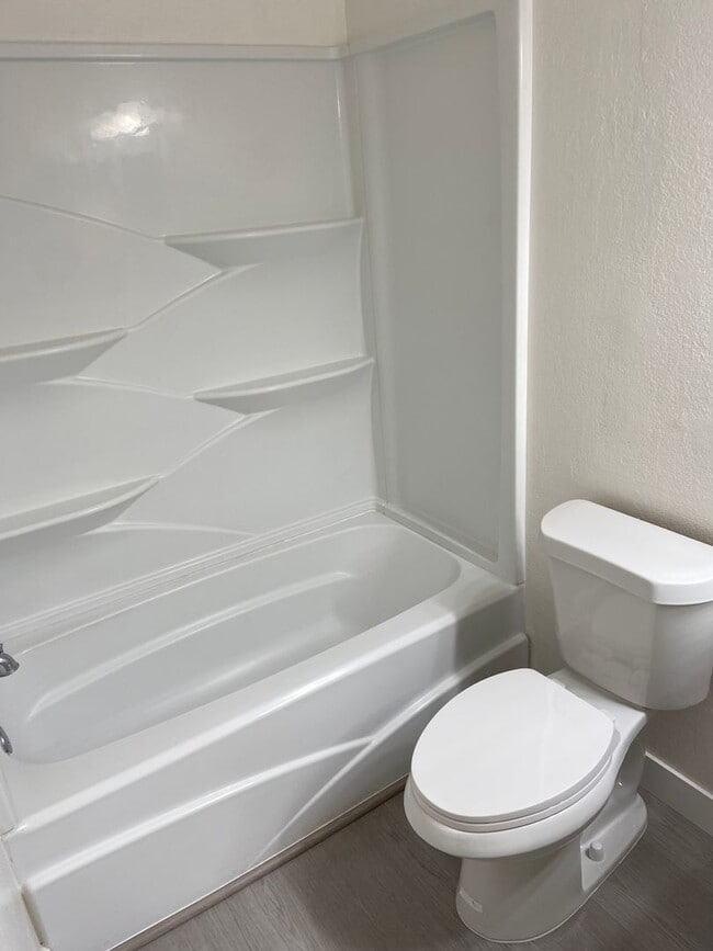 Building Photo - Valley Hi / N. Laguna 2 Bdrm 1 bath half-plex