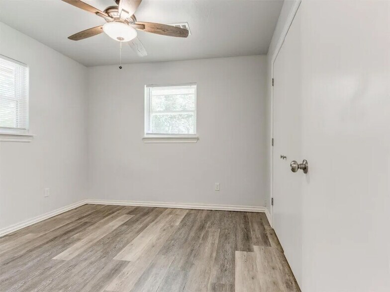 Building Photo - 1528 Avondale Dr