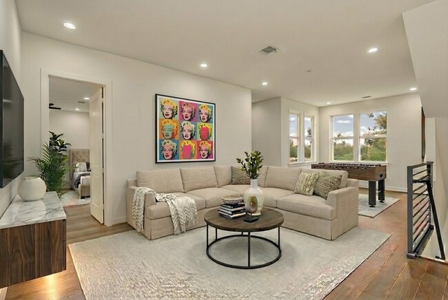 Building Photo - 6814 Hartland St