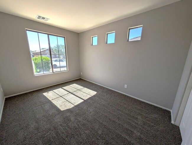 Building Photo - 3 Bedroom Home in the Beacon Heights Commu...
