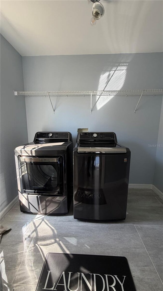 Building Photo - 2661 Plumberry Ave