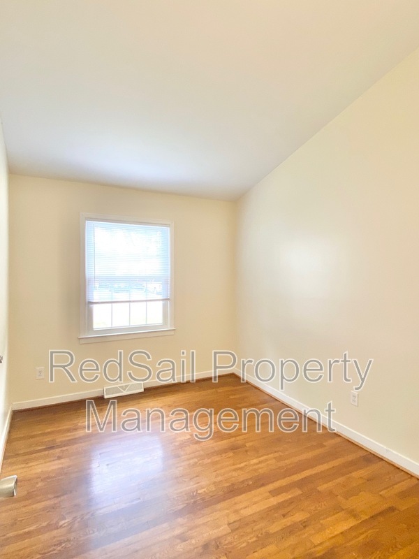 Building Photo - 710 72nd St