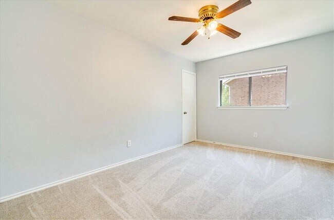 Building Photo - 809 Dogwood Trail