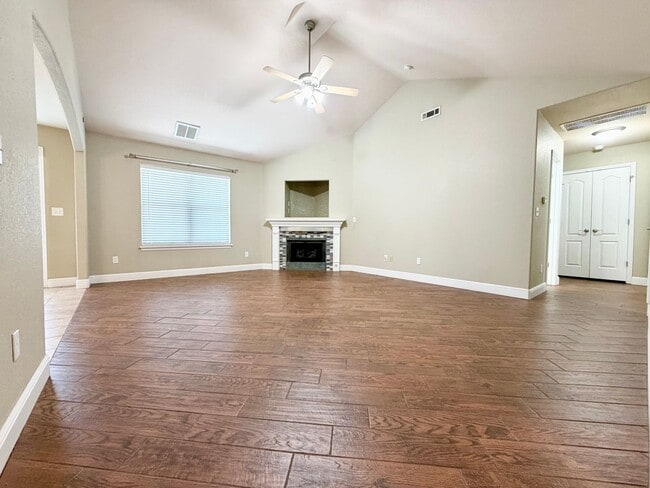 Building Photo - ***501 Bonanza Street***