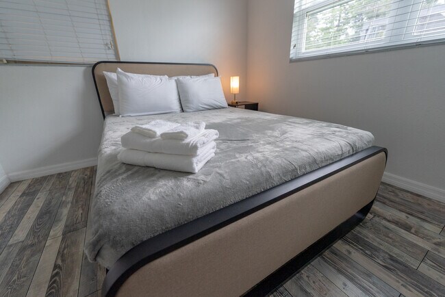 Building Photo - 2627 Ambergate Rd