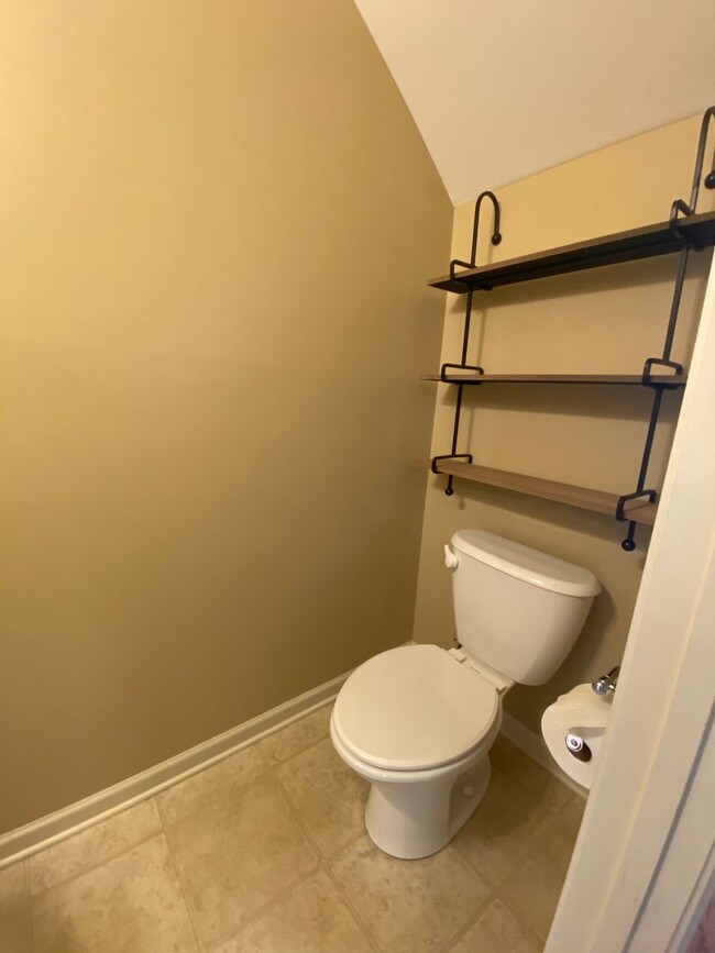 Building Photo - 118 Broomsedge Ln