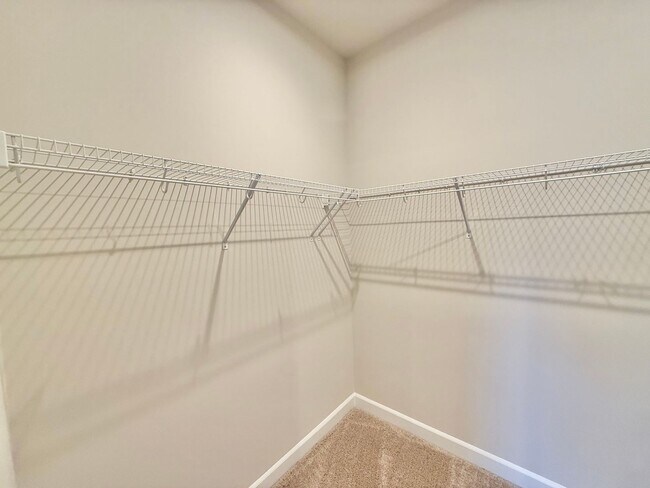 Building Photo - **OFFERING RENT PROMOTION FOR FIRST 6 MONT...