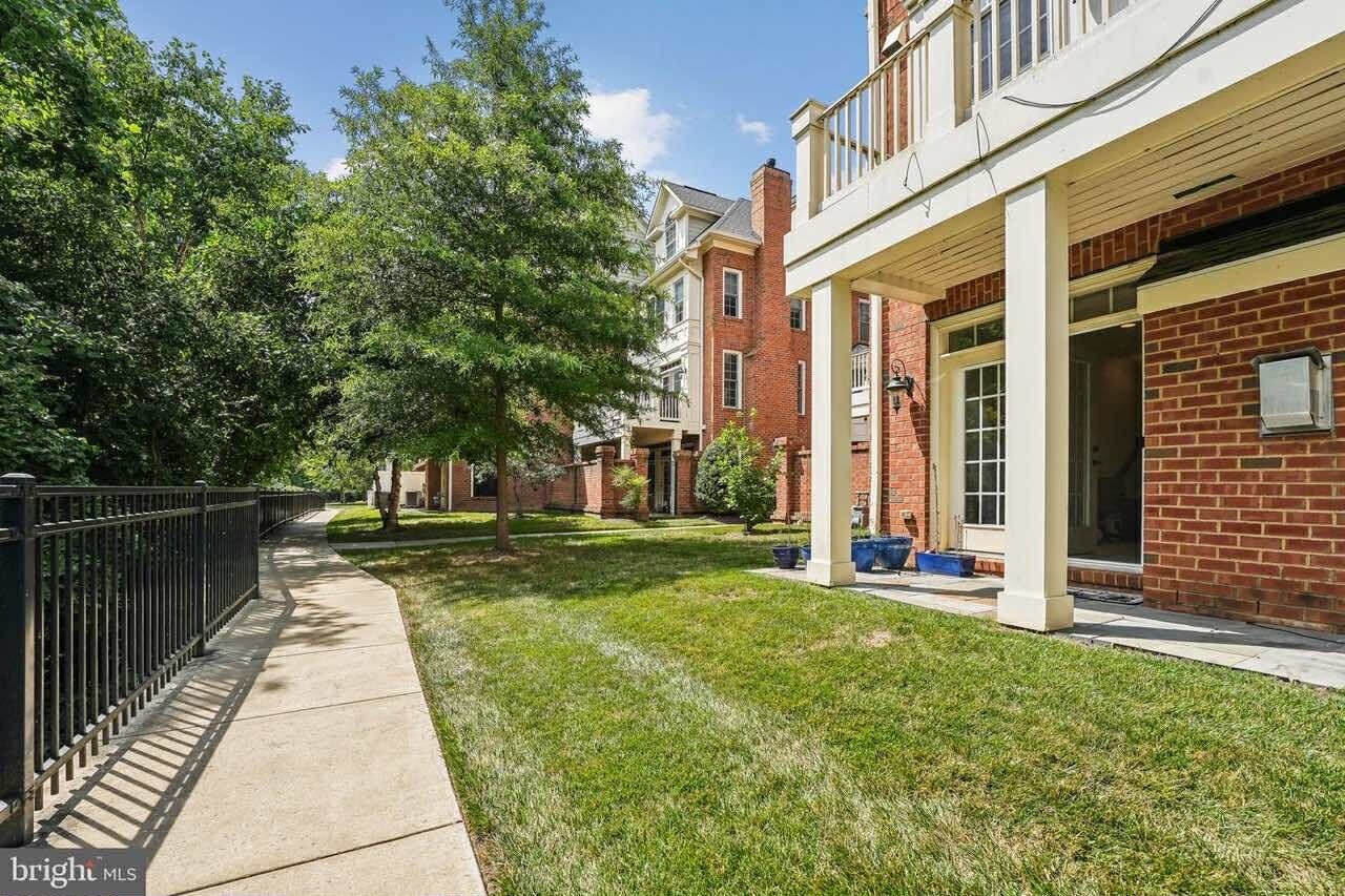 Building Photo - 10669 Yorktown Ct