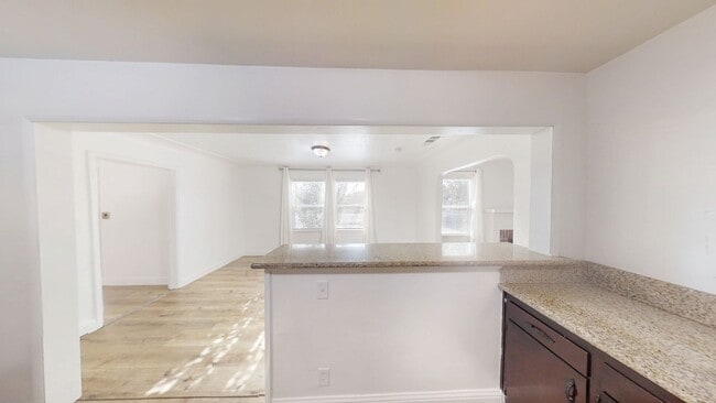 Building Photo - Fresh 3BR/2BA • Pet Friendly • Garage • Mo...
