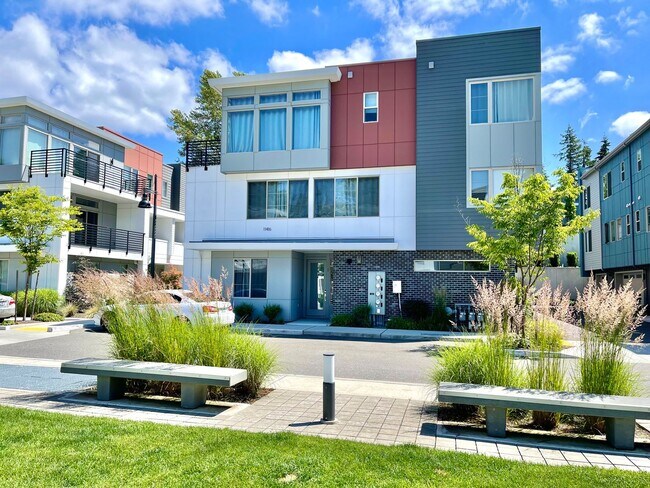 Building Photo - Great Townhome for rent