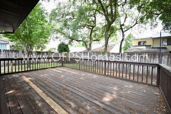 Building Photo - Ranch Style Home in Niceville