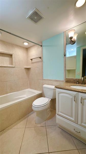 Building Photo - 670 Tennis Club Dr