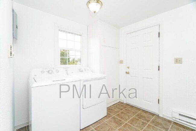 Building Photo - 7306 S 115th St