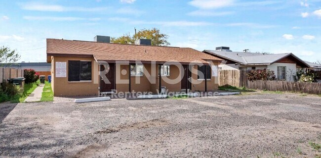 Building Photo - 729 E Mission Ln
