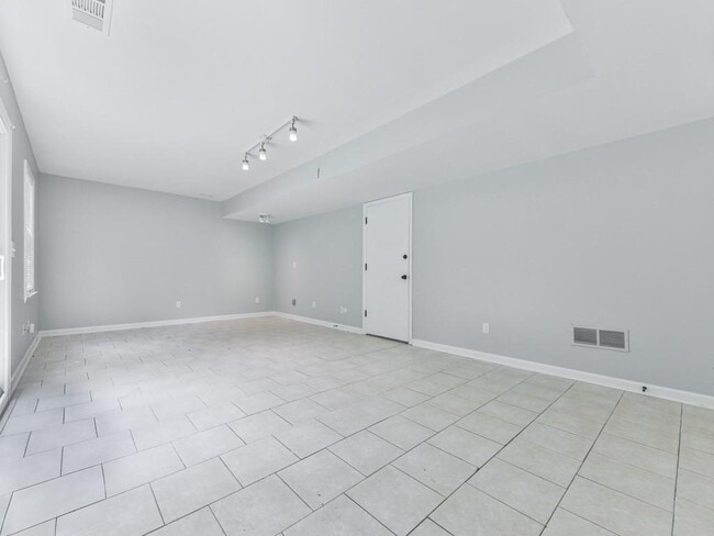 Building Photo - 725 Creek Trail NW