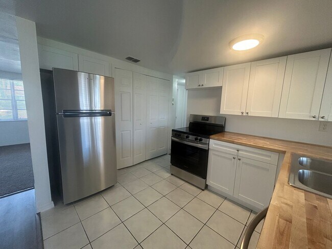 Building Photo - 2 Bed/1 Bath, Single Family Home in Beacon Square AVAILABLE NOW!!
