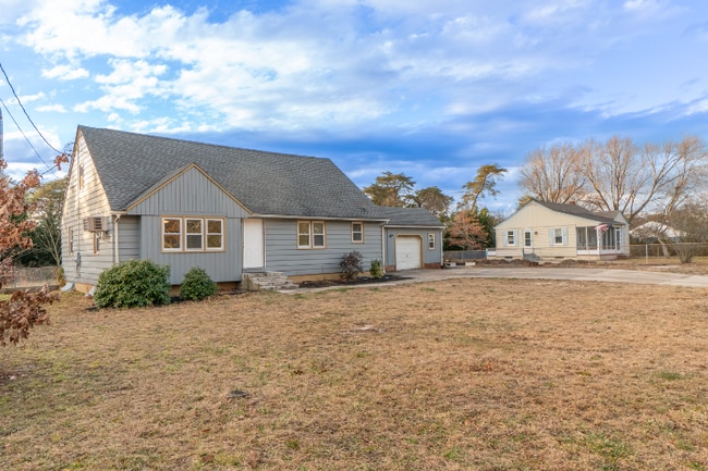 Building Photo - 104 Geissinger Ave