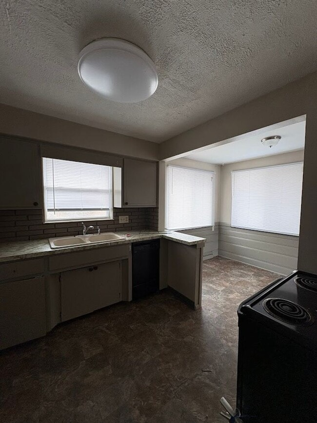 Building Photo - Three bedroom two bathroom single story home for rent