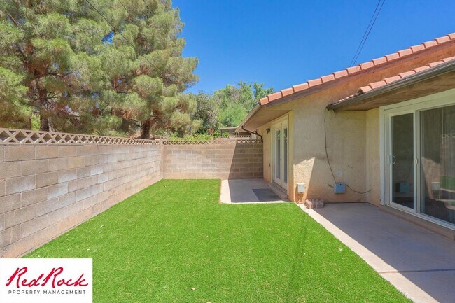 Building Photo - Newly Remodeled 3 Bedroom Townhome. Small ...