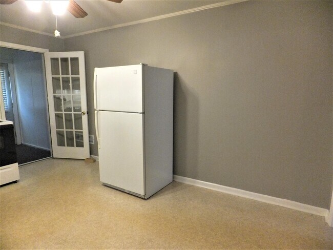 Building Photo - 214 Edgewood Dr