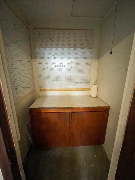 Building Photo - 1714 Crescent Dr