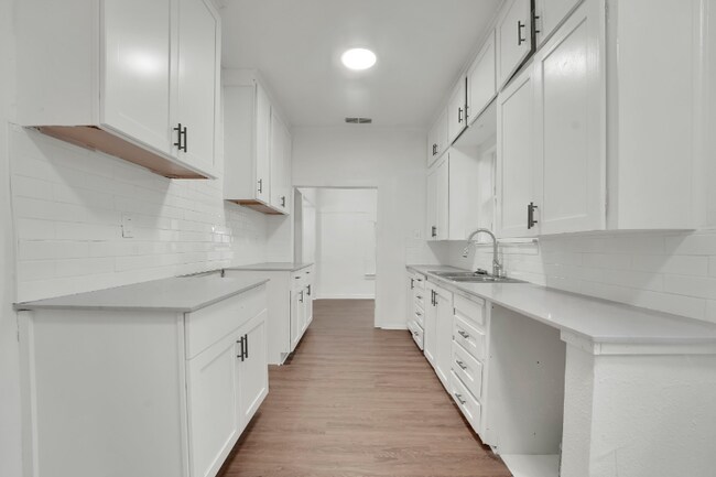 Building Photo - 610 Williams Ave