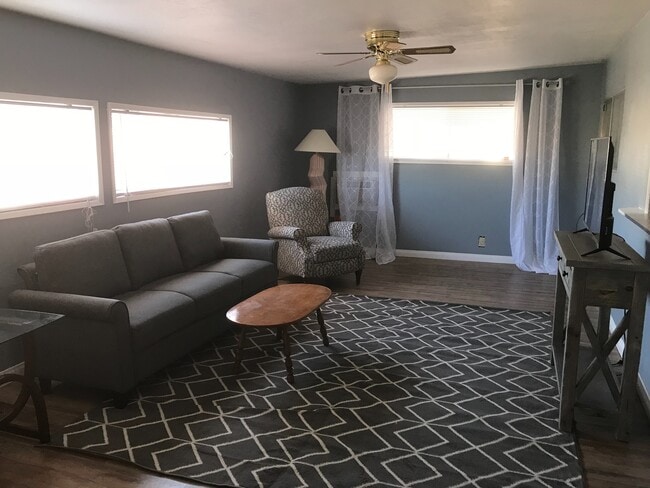 Building Photo - WINTER VACATION RENTAL - 4 Bedroom/1.5 Bath