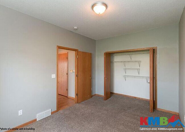 Building Photo - 60 Parkview Ct