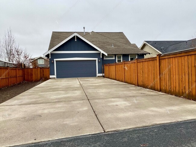 Building Photo - Designer 4BR- 2BA Home by Dry Canyon Park