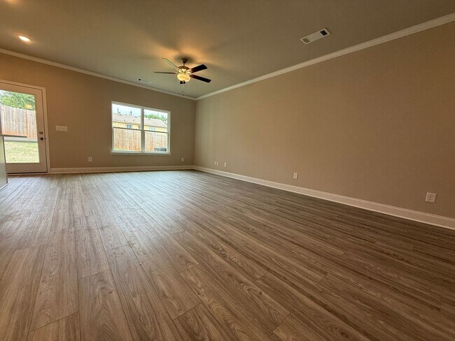 Building Photo - Spacious Brand New 4BR Townhome in Norcross