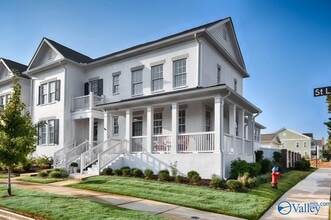 Building Photo - 200 St Louis St