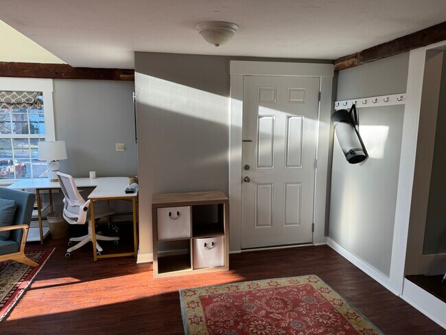 Entry and desk - 67 Warren St