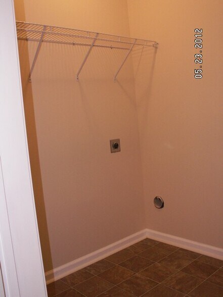 Building Photo - 7402 Courtyard Dr