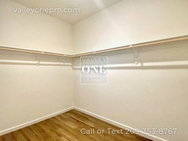 Building Photo - 936 Tipton Ln