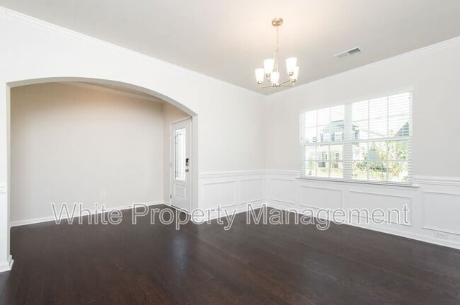 Building Photo - 1043 Winnett Dr