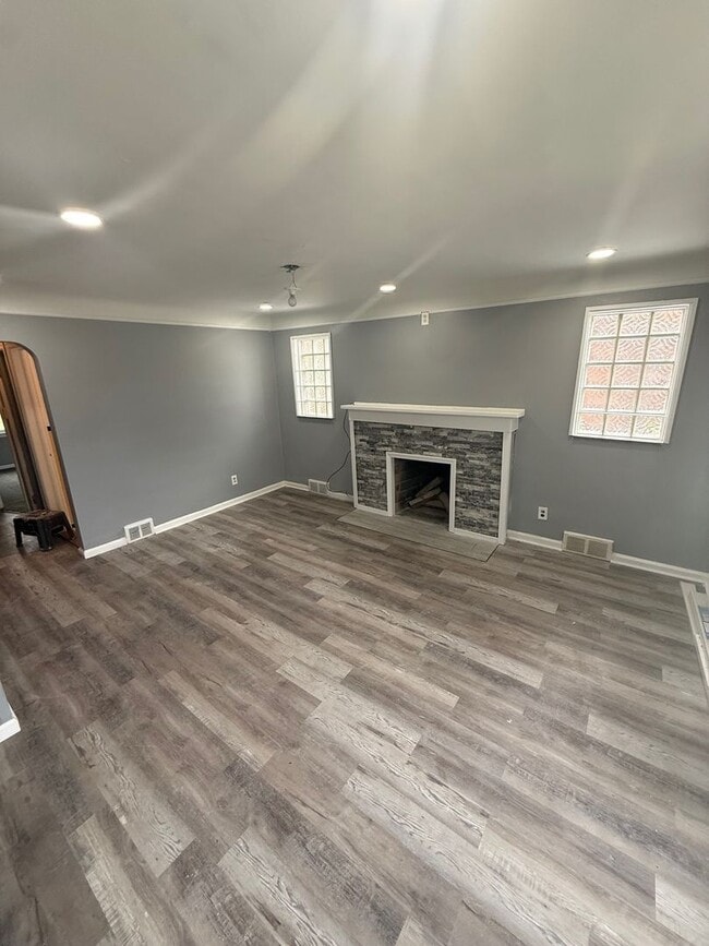 Building Photo - Charming 3 bedroom brick bungalow