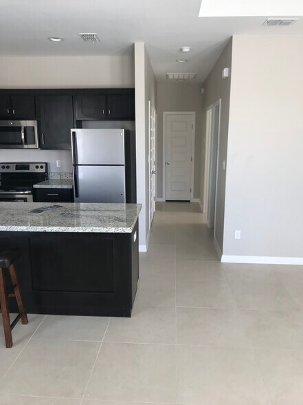 Building Photo - 1516 Coyote Hills