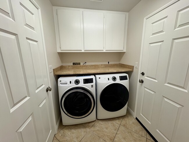 Building Photo - 6071 Paseo Pradera