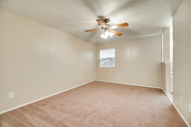Building Photo - Great home on a corner lot!  Garland ISD