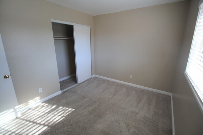 Building Photo - Gorgeous 3Bed/2.5Bath/Pool/Spa, 2-Story Home located in the NW part of the valley