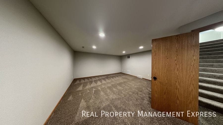Building Photo - 1608 S Campbell Trail